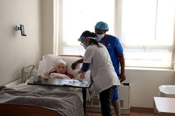 新冠肺炎杀死40万美国人 成为美国死亡人数第三高的历史事件:MK电竞(图4)
新冠肺炎杀死40万美国人 成为美国死亡人数第三高的历史事件:MK电竞(图4)